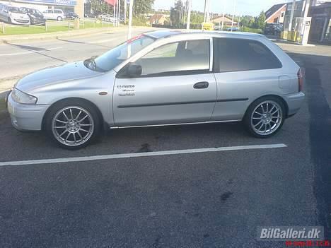 Mazda 323 - SOLGT billede 10