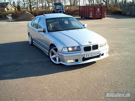 BMW 325 TDS billede 1