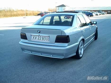 BMW 325 TDS billede 2