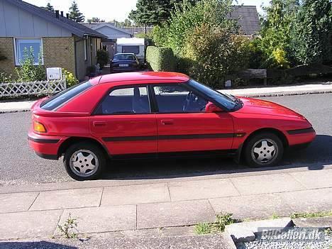 Mazda 323F 1,6i **SOLGT** billede 3
