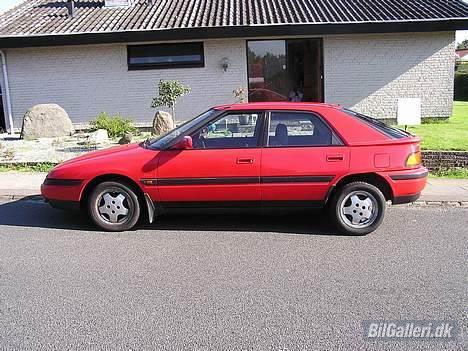 Mazda 323F 1,6i **SOLGT** billede 4