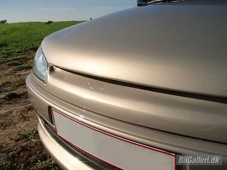 Peugeot 306 TOTALSKADETI - Frontlogo er fjernet, maleren/pladesmeden har gjort det rigtig godt, kan slet ikke ses billede 9