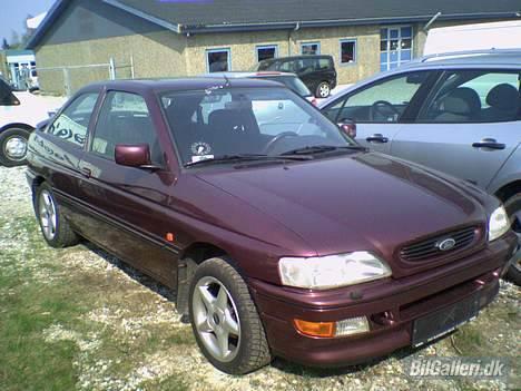 Ford Escort 1,8i Sport *SOLGT* - På jobbet - lige da jeg havde købt den billede 3