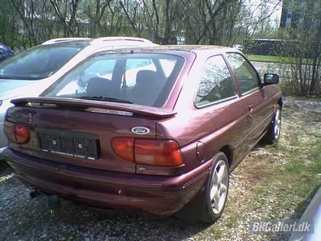 Ford Escort 1,8i Sport *SOLGT* - På jobbet - lige da jeg havde købt den billede 4