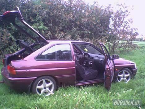 Ford Escort 1,8i Sport *SOLGT* - Tjah, alle døre virker? :P billede 6