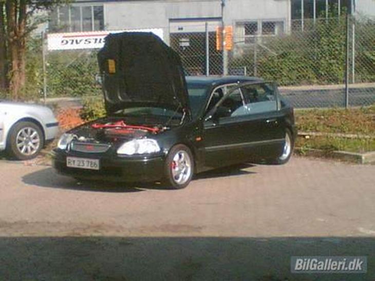 {{currentPhoto.altText}} billede {{currentPhoto.number}}