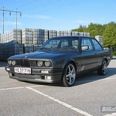 BMW E30 320i - Solgt