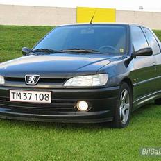 Peugeot (solgt) SorteSlyngel