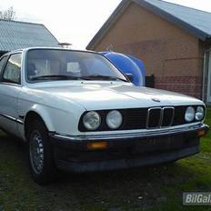 BMW 320i E30