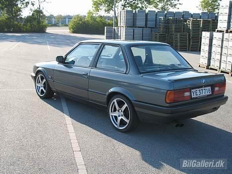 BMW E30 320i - Solgt billede 2