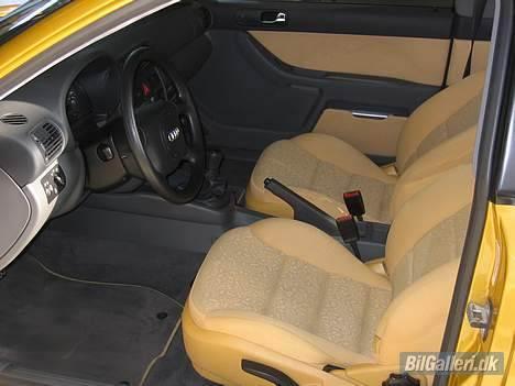 Audi A3 Solgt :'-( - Kabinen med de gule sæder, synes de passer godt billede 4