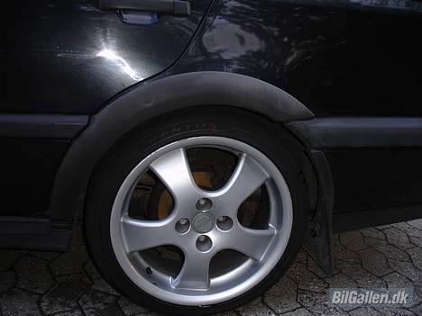 VW Vento SOLGT - 17" fælge og skiver i bag  billede 5