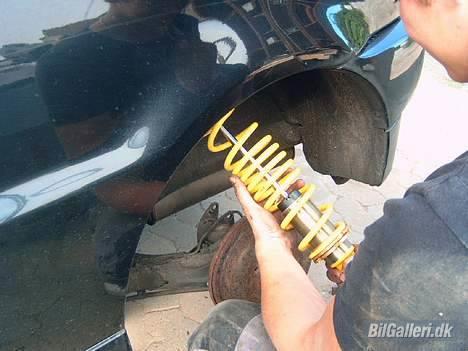 VW Polo 6N - Montering af den nye undervogn.. Den passer kanon! billede 6