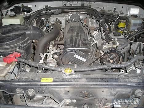 Toyota LandCruiser VX100>>SOLGT< - Trænger til en motorvask billede 7