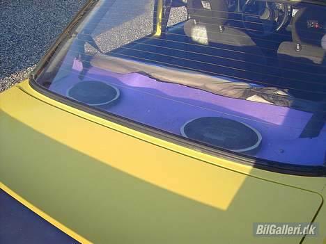 Opel Ascona C  "Den Gule Enke" - Hva tænkte forrige ejer på med den hattehylde ? :S billede 11