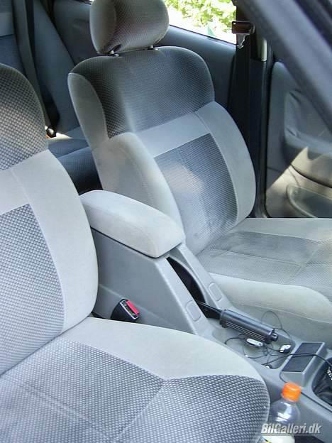 Ford Sierra R.I.P - Kabinen som den så ud inden den blev ombetrukket.. billede 11