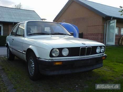 BMW 320i E30 billede 1