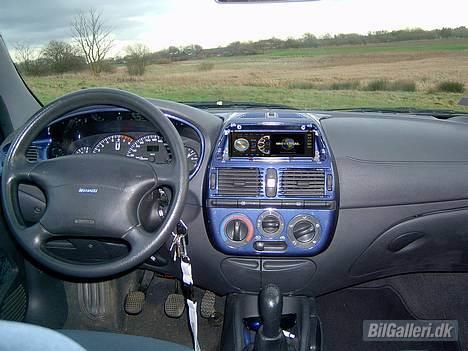 Fiat Marea - infarvede detaljer på instrument bordet, venter på det nye rat billede 9