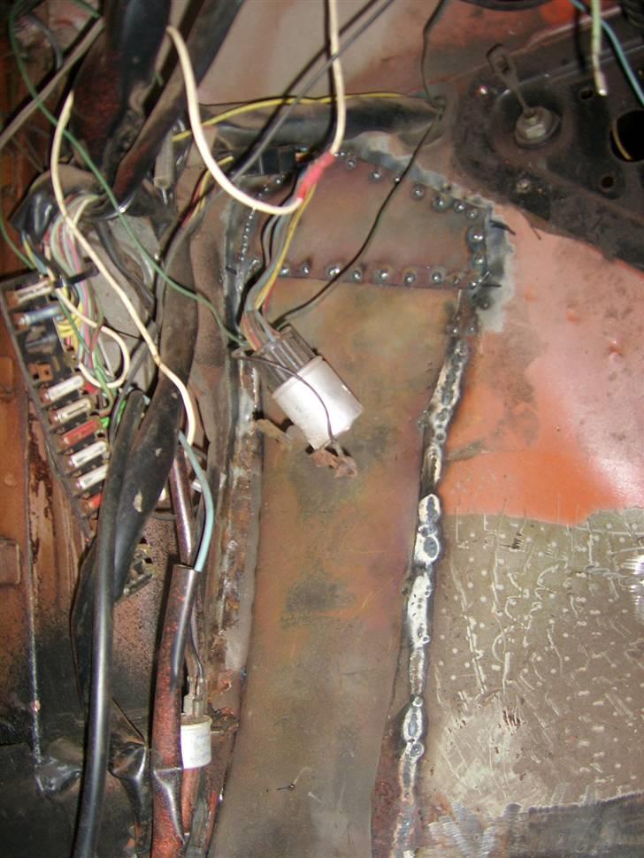 Volvo 142 - Rust udbedret, venstre side. billede 4