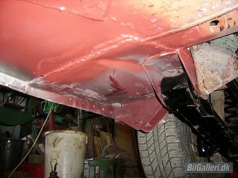 Volvo 142 - Rust udbedret med nyt Donkraft fæste. billede 6