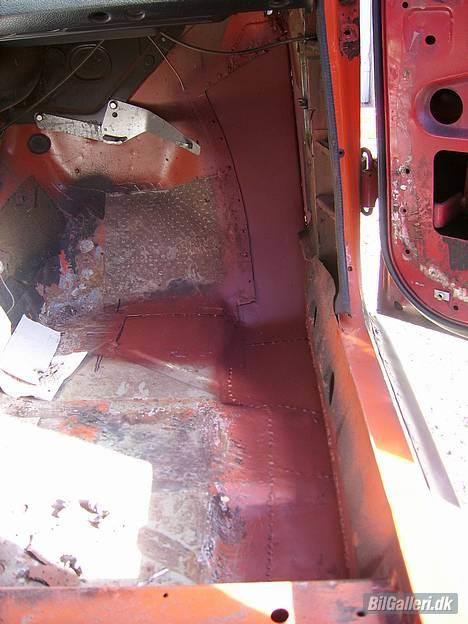 Volvo 142 - Rust udbedret. Højre side billede 8