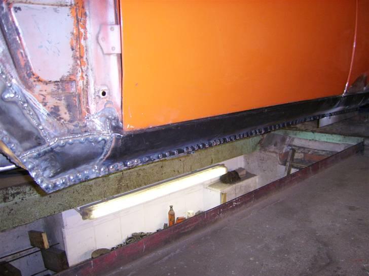 Volvo 142 - Rust udbedret med bla. nyt panel. venstre side billede 9