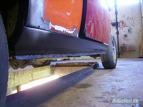 Volvo 142 - Nyt panel og "ny" rød dør, Højre side.  billede 17