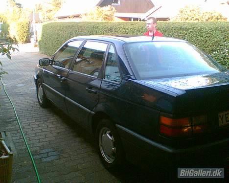 VW Passat TD * solgt* - her er jeg selv med på, i den røde bluse, på højre side af bilen billede 19