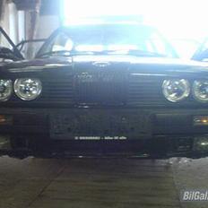 BMW E 30 SKROTTET