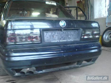 BMW E 30 SKROTTET - de nye baglygter billede 5