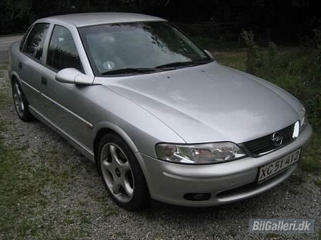 Opel Vectra b 1.8 "solgt" - Der holder den så :-) Den 16 Opel vi har på 14 år :-) billede 1