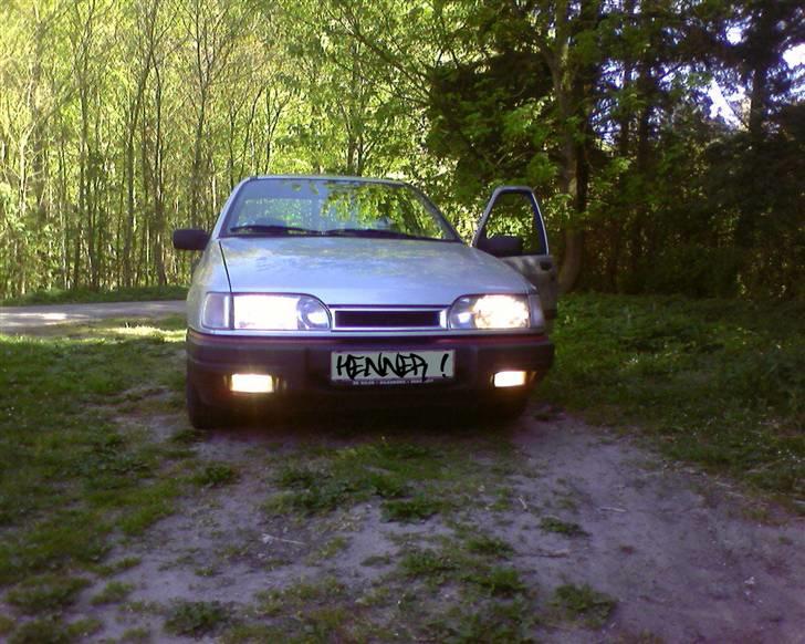 Ford Sierra 2.0i •DOHC• *DØD* - med tågelys og emblemfri front! billede 1