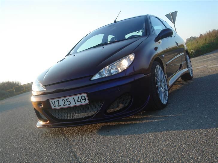 Peugeot 206 GTI 160HK - SOLGT! - Lakken spiller i solen. billede 2