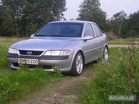 Opel Vectra B - SOLGT - Så fik vectraen gewindundervogn og 17" sommerhjul.... :-) billede 6