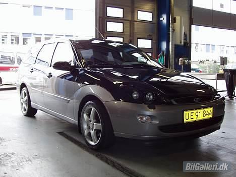 Ford Focus Van ***SOLGT*** - Nylakeret i Mercedes/mclaren sølv. og fords egen pantherblack billede 5