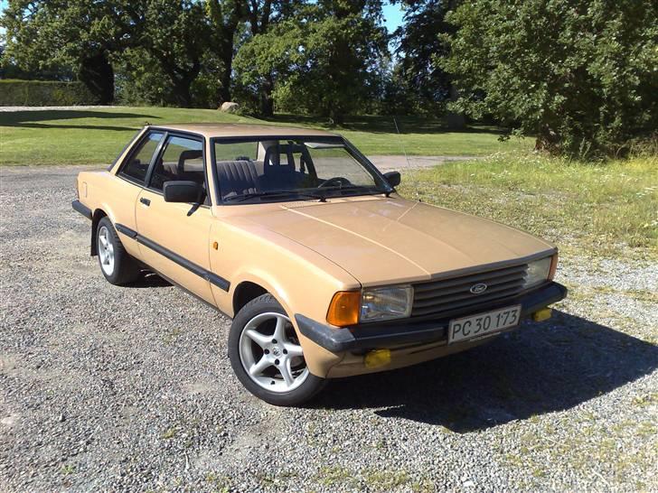 Ford Taunus Savoy  - Ude og optage filmen af den i Korsør Lystskov billede 9