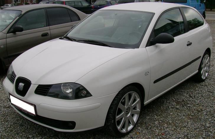 Seat Ibiza TDI 100 TOTALSKADET - Se resten af billederne her http://www.bilgalleri.dk/html/gal_visbil.asp?ID=68673&ipc=218364  billede 1