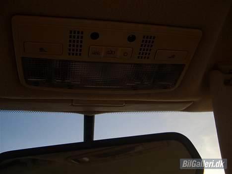 VW Passat 3B TDI TOTALSKADET - Eftermonteret (Men originalt) W8 loftlys, giver et lækkert svag rødt lys i kabinen når det bliver mørkt, ikke noget der kan ses udefra! billede 15