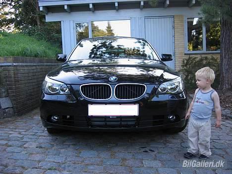 BMW 520 D Touring "Solgt" - Sebastian viser mors bil frem billede 1