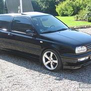 VW VW Golf 1,8 *SOLGT*