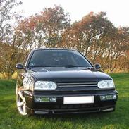 VW VW Golf 1,8 *SOLGT*