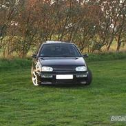 VW VW Golf 1,8 *SOLGT*