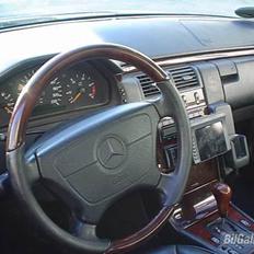 Mercedes Benz 290E