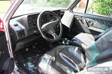 VW Golf Cabriolet (R) - Sådan fandt jeg bilen Fredag d. 18/8 ved Tårnby afkørslen, 17" OZ SuperTurismo 4*100 mangler, nogen der har set dem ? billede 10