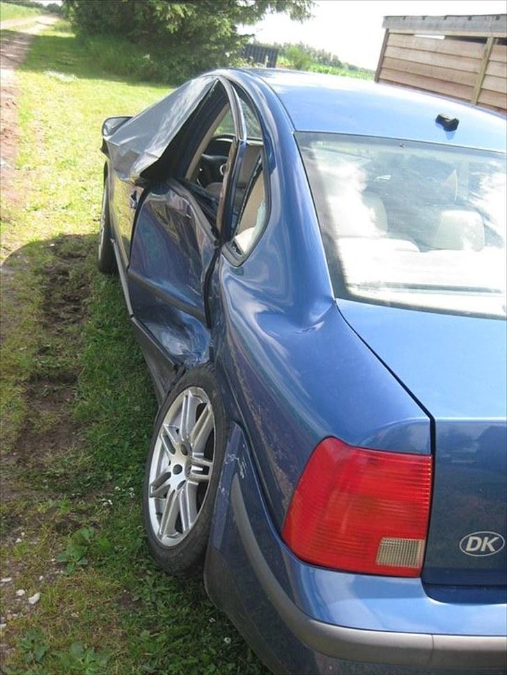 VW Passat 3B TDI TOTALSKADET - Jaa ved godt at min antenne (pisk) har haft bedre dage, er også på jagt efter en ny pisk ;-) billede 18