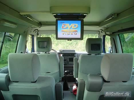 VW VW Multivan Syncro -solgt - 1 gang DVD skærm til de bagerste sæder på 10 tommer.. 2 gange 7 tommer i nakkestøtterne, mener jeg..  billede 14