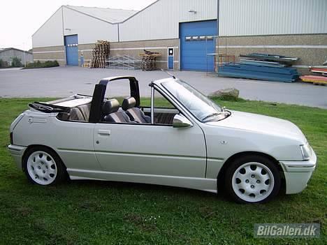 Peugeot 205 cabriolet SOLGT - godt med frisk luft billede 3