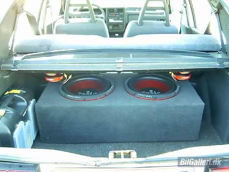Volvo 340 DL (SOLGT) - 2 x 12" Toxic basser, god lyd ^^ billede 12