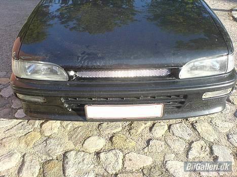 Toyota corolla SOLGT :) - Så kom den på bilen :) Men ska bare køre lidt hurtigt så ser man ik fejlene :) billede 3