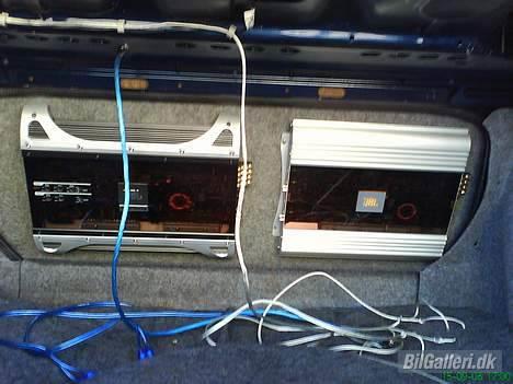 Opel Vectra 2.0i GL (Solgt) - En ekstra forstærker kan man da altid bruge. billede 13